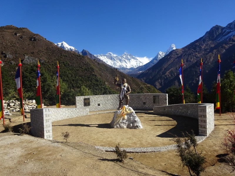 Everest is on the left, Lhotse is on the right